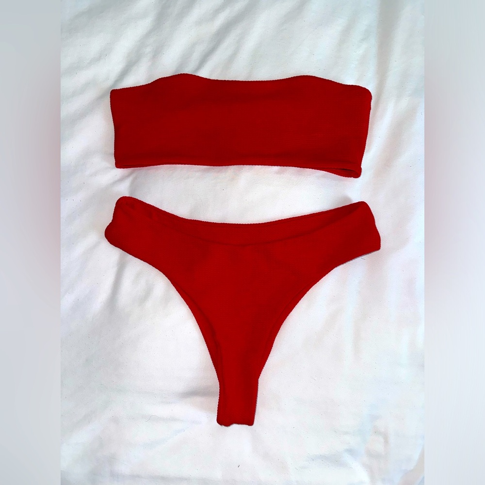ZAFUL Red Ribbed Strapless Bikini